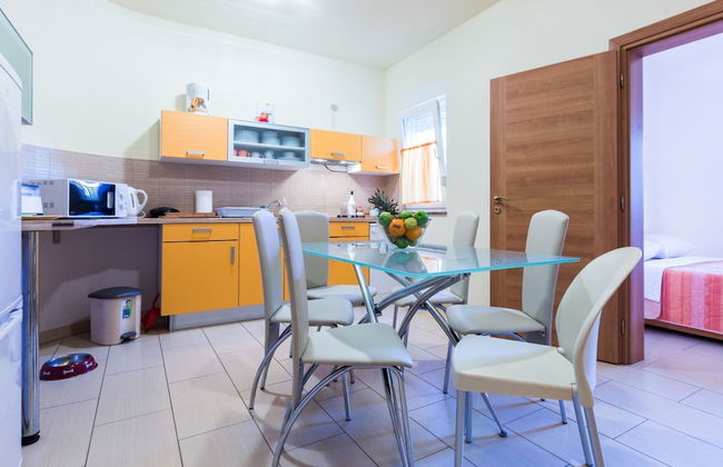 Elegant and Lavish Leisure Apartments Zadar With Outdoor Pool - Foto 27