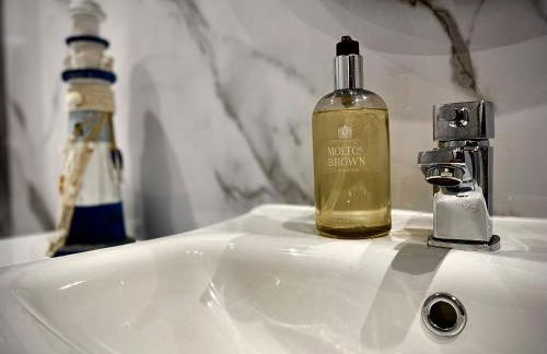 Beautiful Hot tub Suite in St Annes - Photo 89