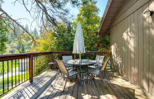 Furnished Deck and Fire Pit Sherwood Forest Cabin - Foto 3