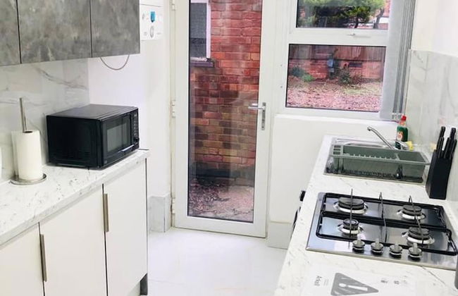 4 Bedroom Lovely Home in Loughborough Town & Uni - Foto 8