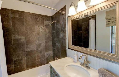 Lakefront Emerald Point wfirepit & kayaks - Foto 28