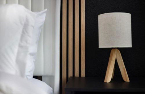 1BR Escape w Pool&Parking, Near Rvrwlk & Conv Ctr - Foto 20