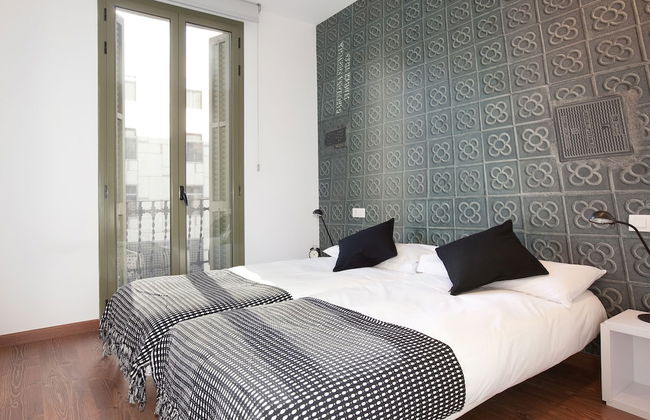 AB Montjuic - Photo 8