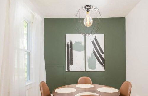 Downtown Walkable - 2 bed 1 bath King Bed - Foto 2