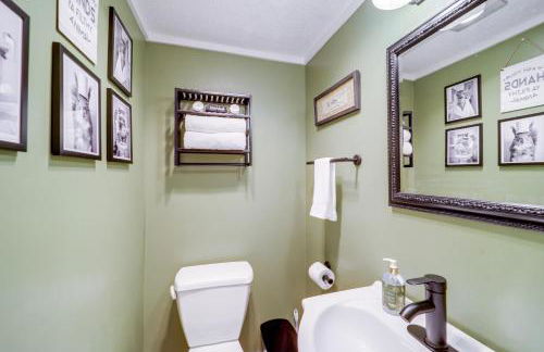 2 Mi to Skiing! Wooded Beech Mtn Retreat with Decks - Foto 22