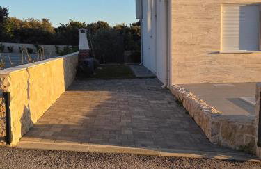 Dolphin view with a pool by the beach - Foto 22