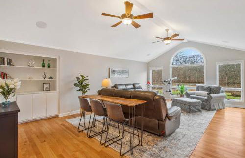 Gorgeous Creek Side Ranch-Style Estate With Dock - Foto 15