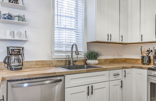 Hidden Gem | JZ Vacation Rentals - Photo 9