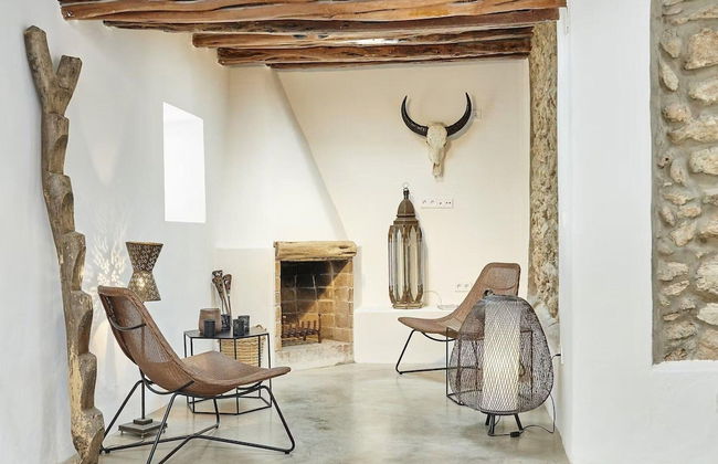 Hillside Villa With Sea-views - Photo 17