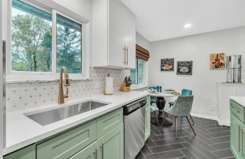 Serene Suburban Oasis 2 Saunas, Office, Parking - Foto 7