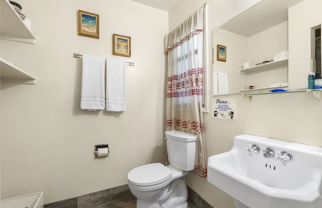 The New Star Motel with Studio-Kitchens: 1950s Extended-Stay Lodging and Retreat Center - Photo 66