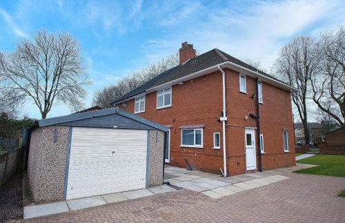 Westhoughton 3 Bedroom House - Free Parking - Photo 37