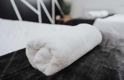 Huge Apartment - 8 Beds - Free Parking - Long Stays! - Foto 41