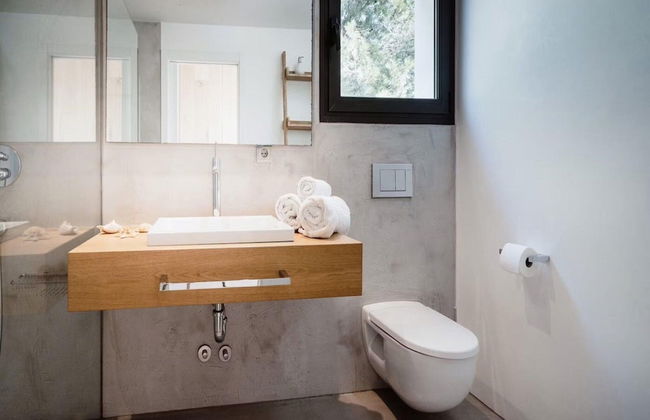 Modern Villa With Minimalistic Decor - Photo 23