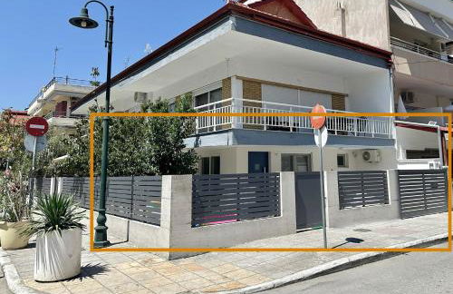 Minimalist Seaside Apartment with Private Patio and Parking - Blue Zone Homes - Foto 16