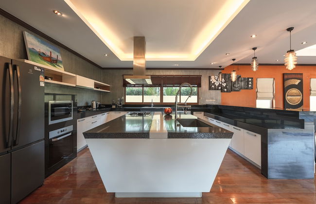 Generous 6BR Balinese Pool Villa Sophia - Photo 12