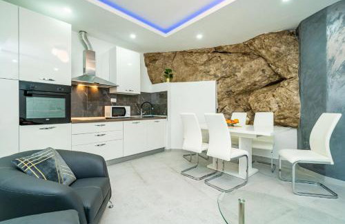 Hidden Gem Apartment - Photo 3