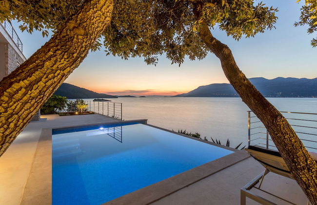 Beachfront Villa Poseidon with Heated Pool - Foto 17