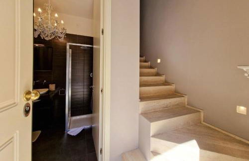 Luxury in the Center by Host Hero - Foto 7