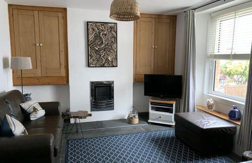 Seasalt Cottage - Modernised traditional cottage, Sleeps 5,short walk to beaches, town, amenities - Photo 4