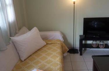 Small Town Apartment - Photo 14