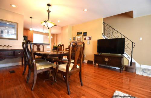 Tuscany 2900 - Classic Italian Style 3BR w Parking near Airport - Foto 29