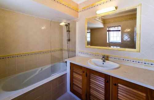 FLH Quinta das Salinas Triplex with Balcony - Photo 13