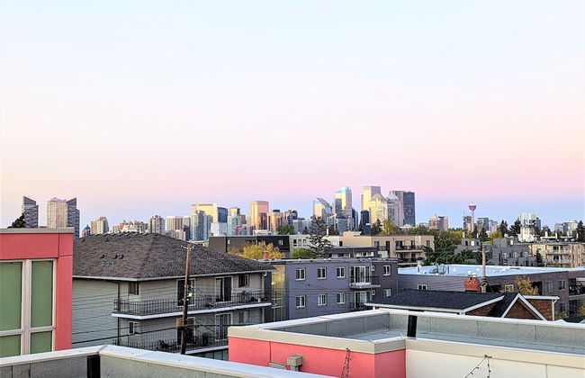 Monki Di Executive Suites - GLAS - Luxury Inner City Home 3 min to Downtown w Private Rooftop Patio Fireplace - Foto 36