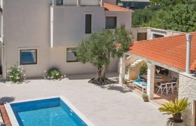 Luxury Villa Dolce Vita with Pool - Photo 39