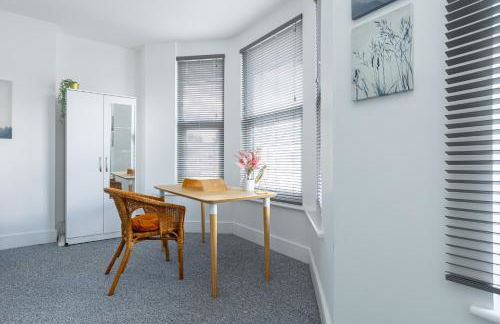 Spacious 3BR House, 8 min Kensal Green, NW London - Photo 12