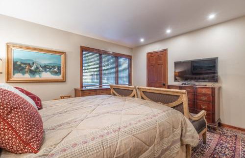 Townhouse Art Gallery in Mammoth's Best Location - Photo 13
