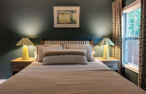 Bright and Stylish Historic Grant Park Retreat - Photo 21