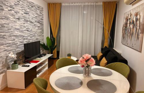 Nova Galerija Studio Ema i Apartman Anita- parking in garage - Foto 5