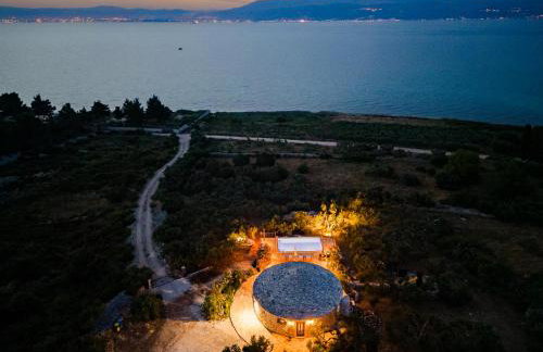 Island Getaway - Heritage House - Photo 6