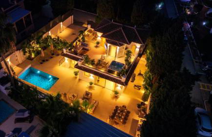 VACATION MARBELLA I Villa Ava, Private Heated Pool, Rooftop Hot Tub, Sauna, Luxury Interior, Golf and Sea Nearby - Foto 45