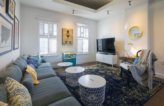 Applewood Suites - The Ossington Loft - Photo 16