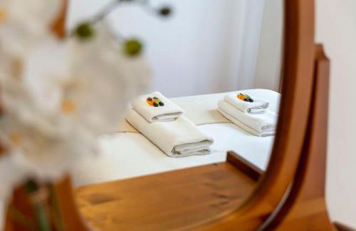 Bright 2BR flat off trendy Chiswick High Road - Photo 20