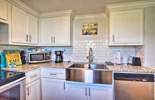 Steps to Beach! Surf Cottage in Galveston - Photo 14