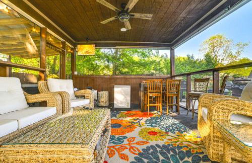 Home with Hot Tub, Playset and Grills in Clarksville! - Foto 2