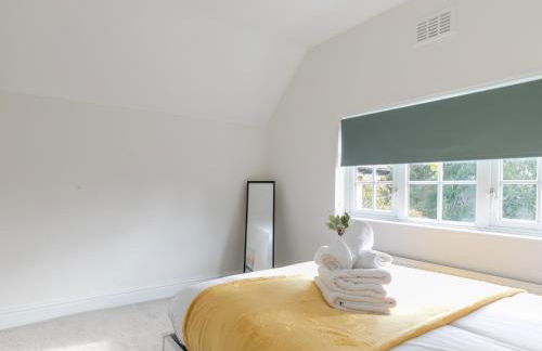 Idyllic Home in Picturesque Village of Wraysbury - Pass the Keys - Foto 21