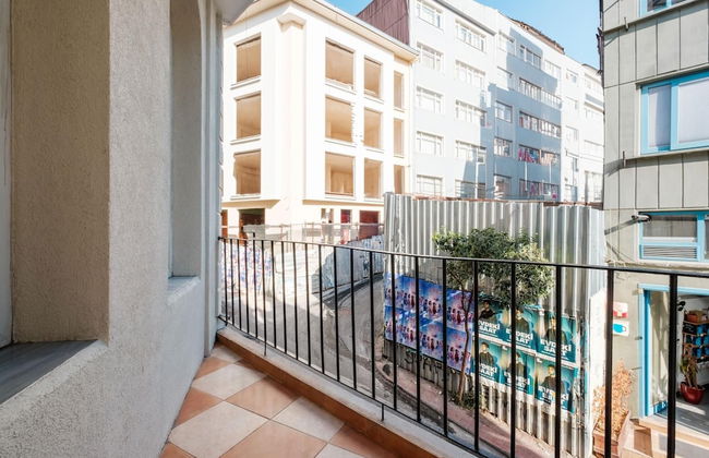 Chic Modern Flat w Balcony 5 min to Taksim - Foto 24