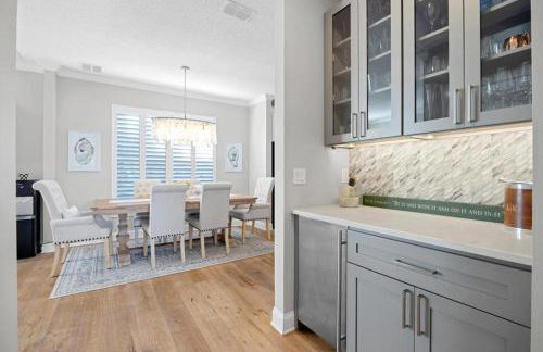 Stunning Beach Getaway - Steps to Ocean - Foto 17