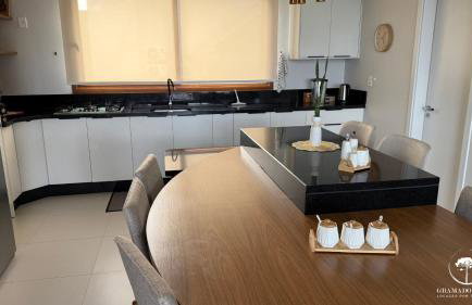 Luxuoso apartamento de 3 suítes frente rua torta - Foto 39