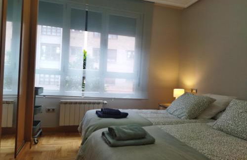 Céntrico apartamento Oviedo Parking y wifi gratuitos Admite mascotas - Foto 8