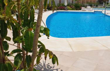 Luxury beachfront apartment with pool, sauna, fitness and gym in province Malaga, Andalusia - Photo 5