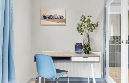 MK 2-Bedroom Contractor's Gem, 5 beds, sleeps 6, free parking - Foto 6