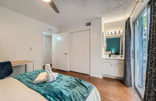 Your 2B Getaway - Steps 2 Dtwn - Sleeps 6 - Pool and Prkg - Foto 21