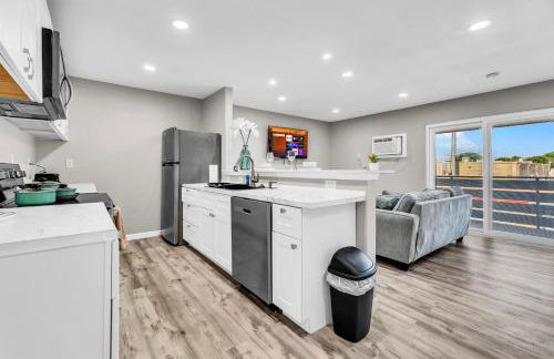 Welcoming 2BR Apartment Near Campus and Shops - Foto 6