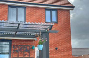 Deluxe 3 Bed new detached with a Super King bed - Photo 38