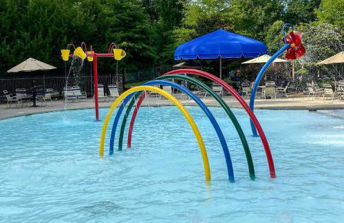 Big Canoe Mountain Resort Cabin with Pool Access! - Foto 29